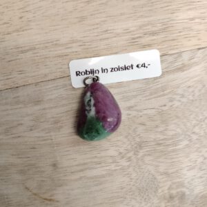 Hanger Robijn in zoisiet