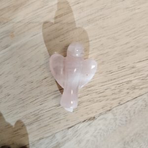 Hanger rozenkwarts (engel)